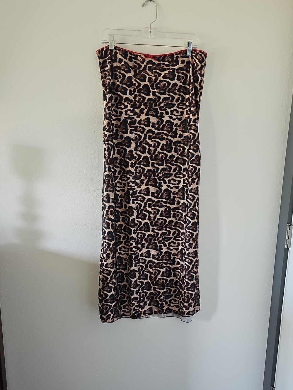 ●●FASHION NOVA LEOPARD PRINT SATIN MAXI SKIRT NWT SIZE XL●●